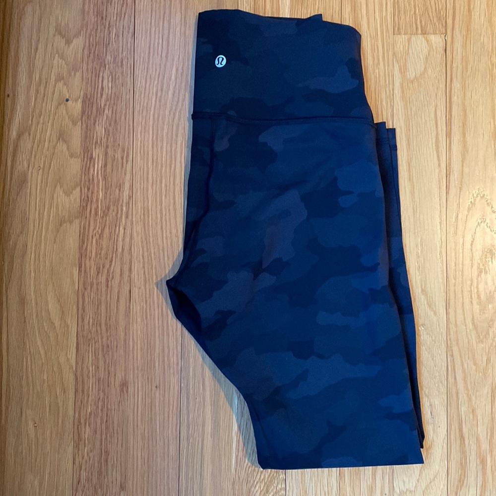 Lululemon wunder under HR tight 25 inch. Womens size 8. Charcoal camo. NWOT